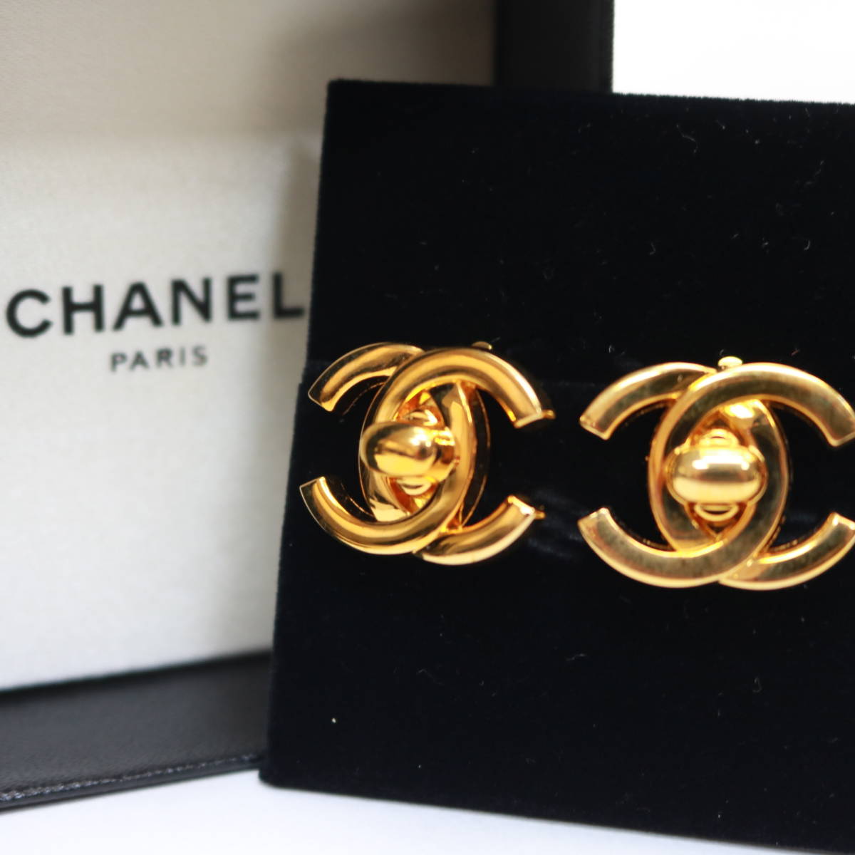 t472)【美品】CHANEL シャネル ココマーク 95A刻印 ターンロック t472)【美品】CHANEL シャネル ココマーク 95A刻印 ターンロック