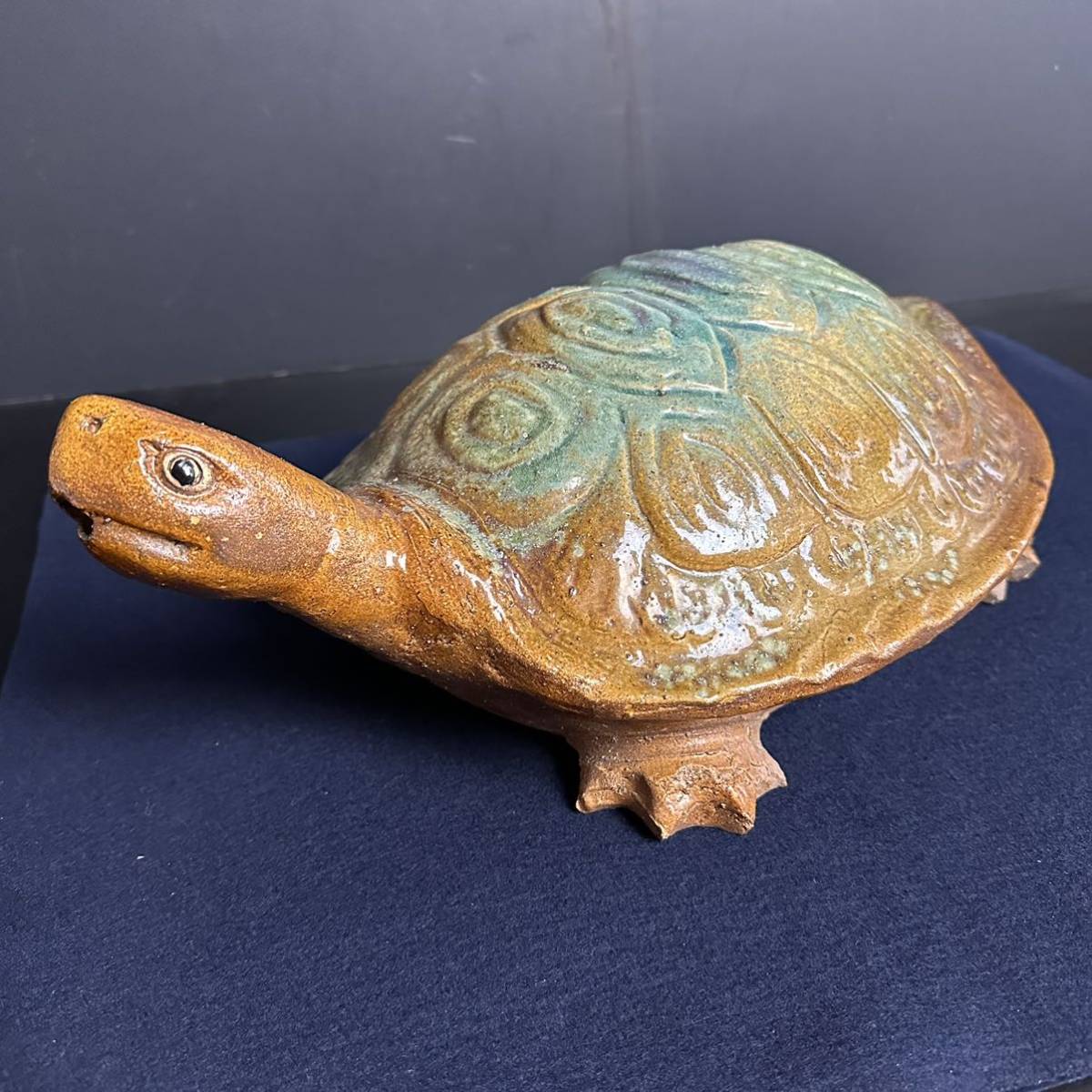 [CT359] 信楽焼 イラボ釉 亀 かめ 置物 全長約46cm カメ 縁起物 骨董 庭 庭石 ガーデニング インテリア 玄関