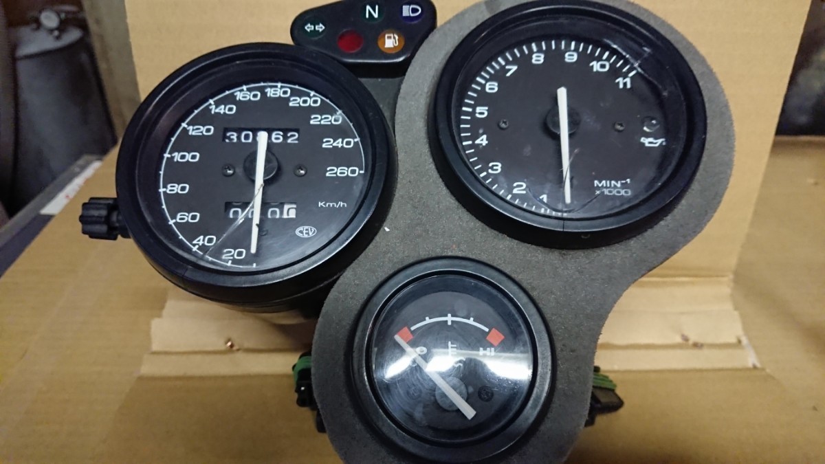DUCATI 748/916/996/998 メーターASSY ジャンク扱いで スピード 
