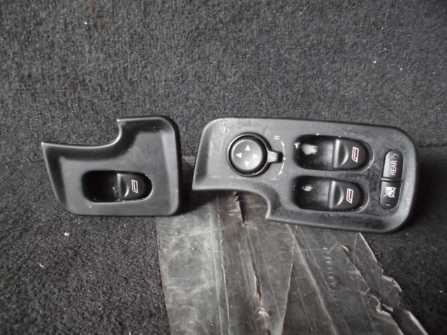 アルファロメオ　147　937AB　　右ハンドル　　パワーウインドスイッチ　　15607129