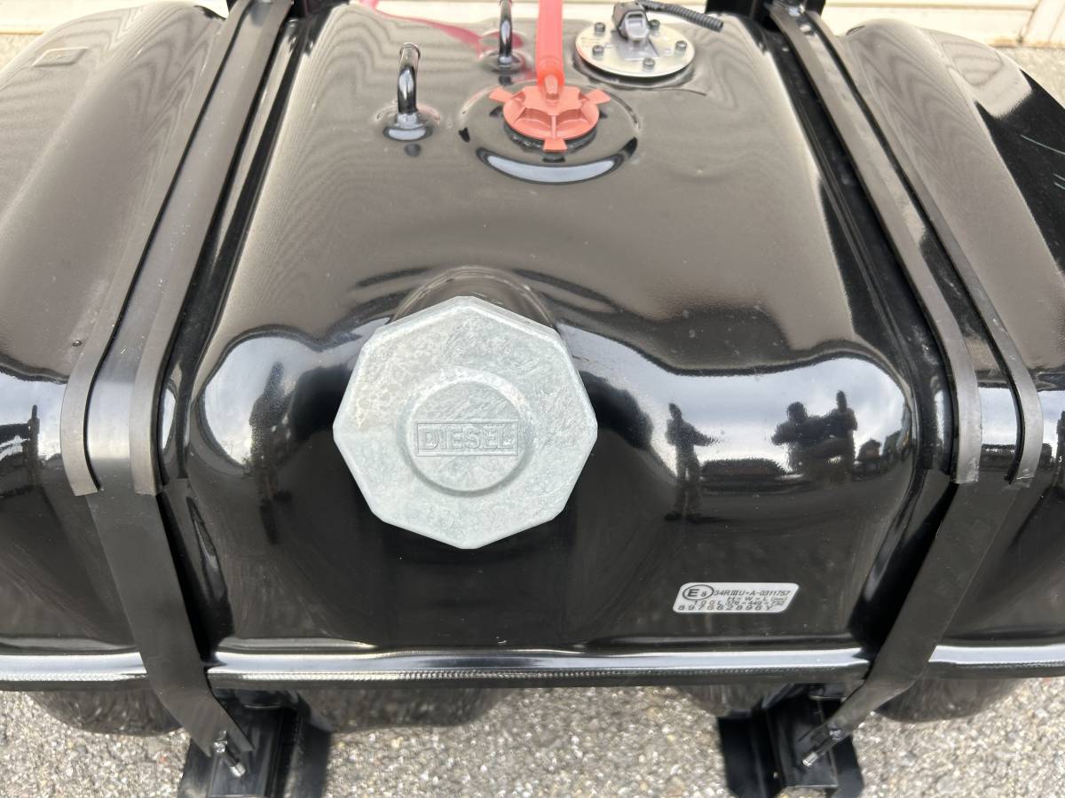 燃料タンク（ステ、バンド付）100L 新車外し イスズ純正