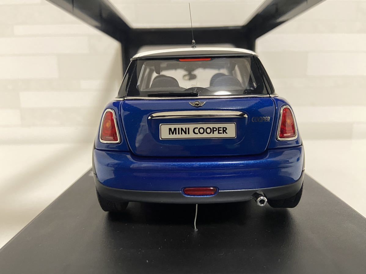 オートアート 1/18 BMW ミニクーパー 2006 ライトニングブルー 