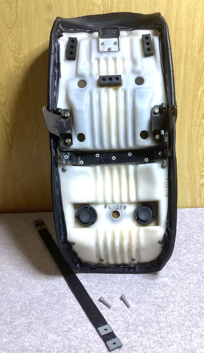 CB750F (RC04)専門職人仕上げ　NO2 変型あんこ抜きタックロールシート　CB750FA CB750FB CB750FC インテグラ　ボルドール_10