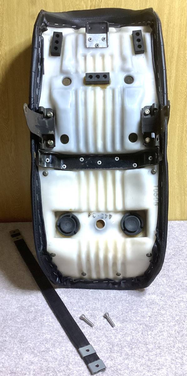CB750F (RC04)専門職人仕上げ　NO2 変型あんこ抜きタックロールシート　CB750FA CB750FB CB750FC インテグラ　ボルドール_9