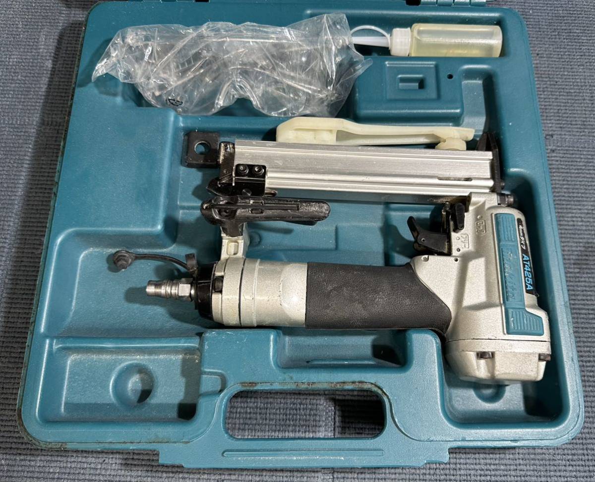 I-178］マキタ AT425AK 常圧タッカー 4mm 専用ケース付き(エア釘打機 