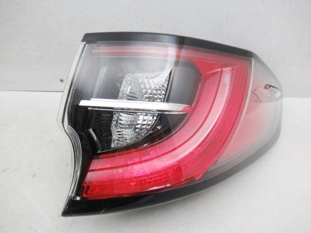 【即決有】 トヨタ カローラツーリング ZWE211W 純正 右 テールランプ テールライト STANLEY 12-637 (n083789)