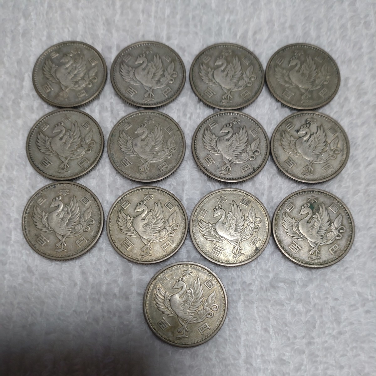 １００円（旧）銀貨　４４枚_2