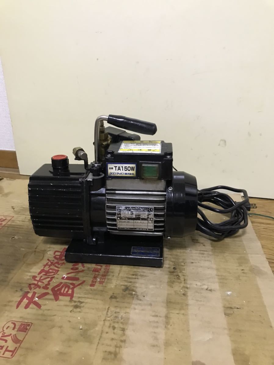 極美品✨　マキタ 充電式ラジオ MR102 ACアダプタ付き　白 極美品✨ マキタ 充電式ラジオ MR102 ACアダプタ付き 白 マキタ 充電式