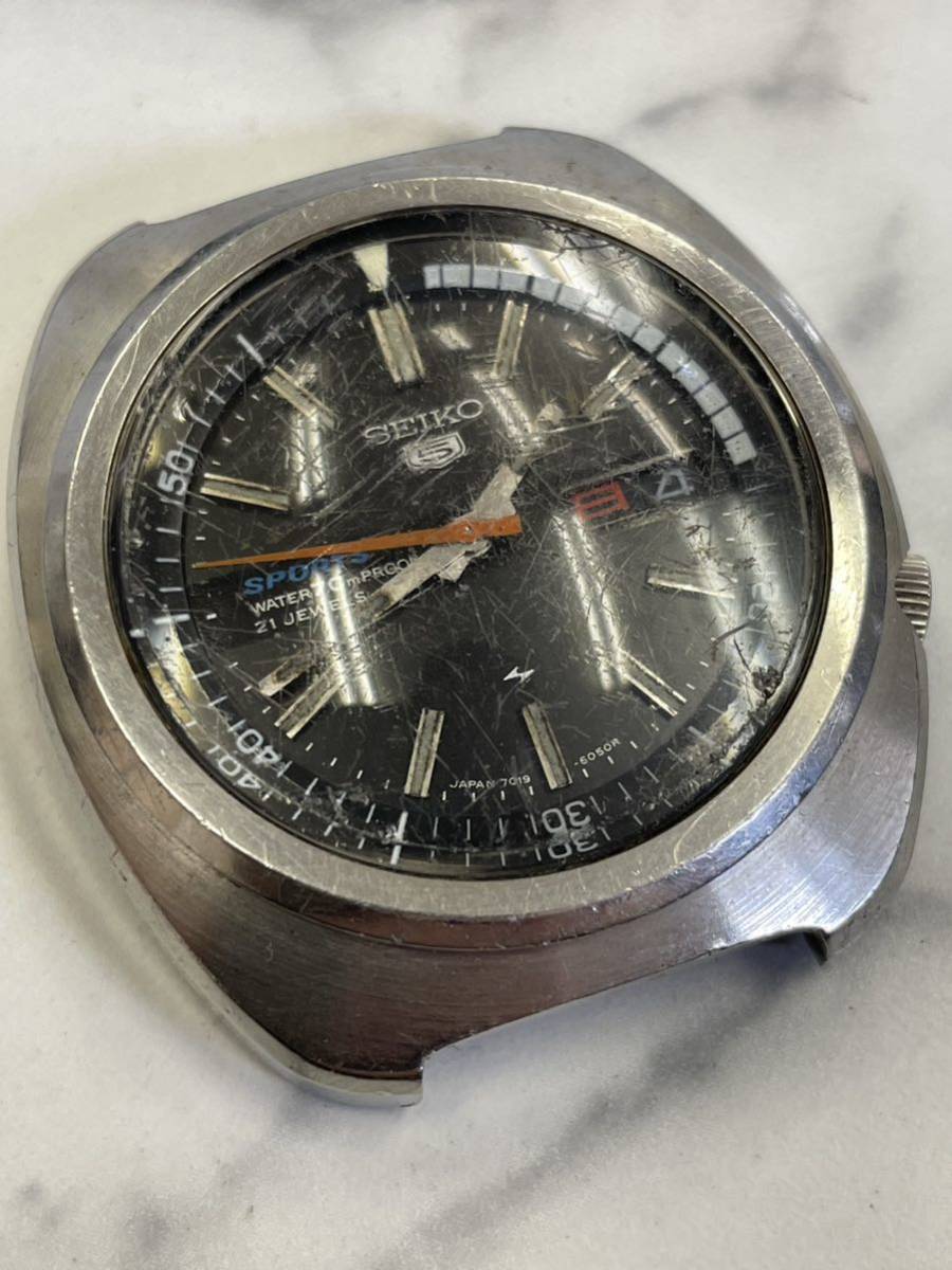 新作登場，お得 95.稼働品 SEIKO セイコー 5 ファイブ スポーツ 7019-6030 21石 デイデイト 黒文字盤 自動巻 腕時計 メンズ//HI260(セイコー)｜売買されたオークション情報、yahooの商品情報をアーカイブ公開 - オーク その他