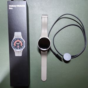 サムスン Galaxy Watch4 40mm 黒 美品 オマケ多数（GALAXYwatch5の  