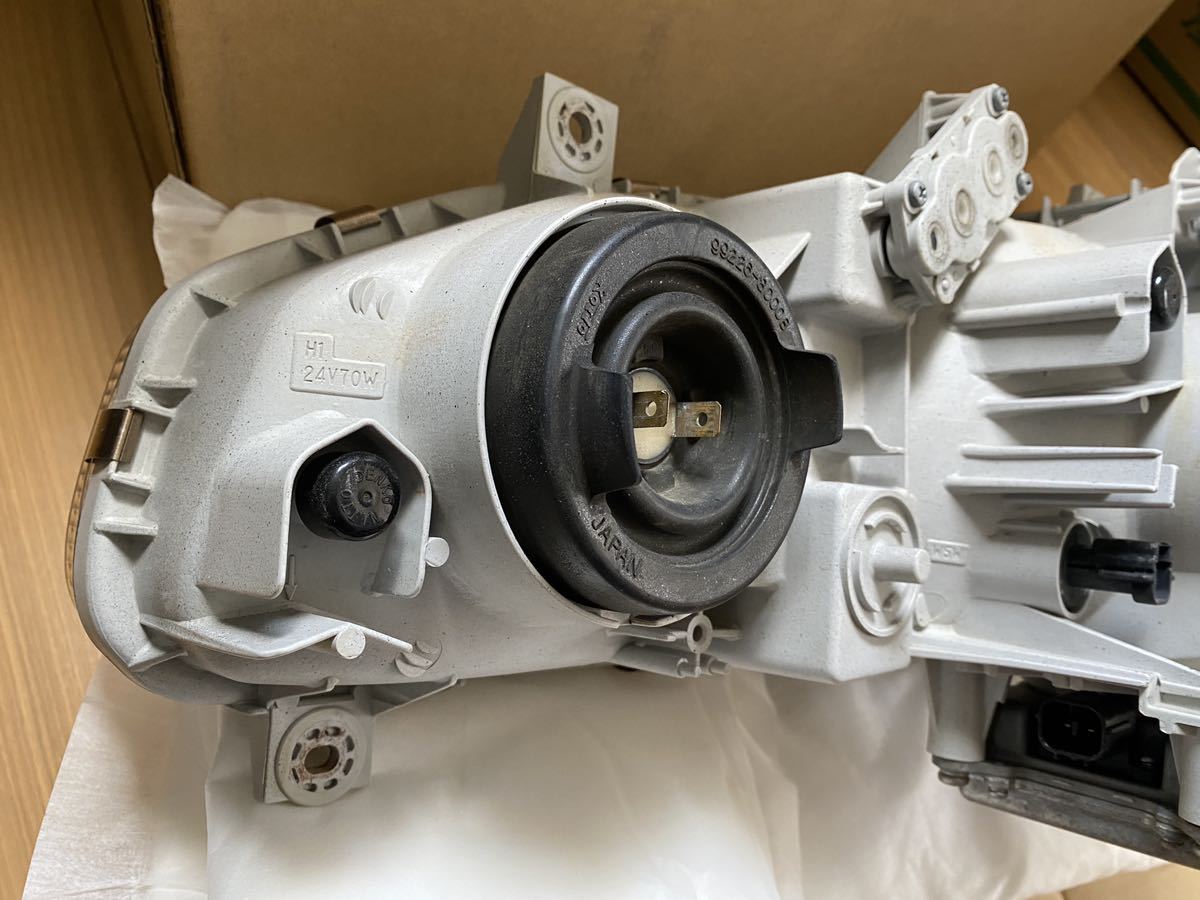 日産 クオン UD 純正ヘッドライト 右 HID koito 100 - 25740 日産 UD 