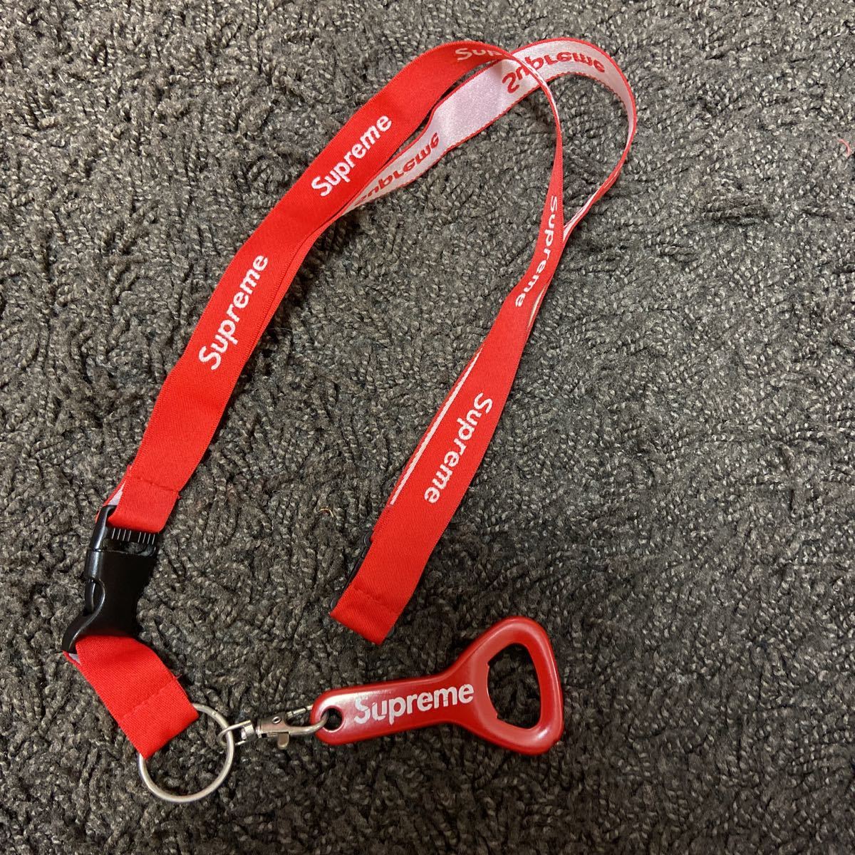 supreme シュプリーム　ネックストラップ　レッド