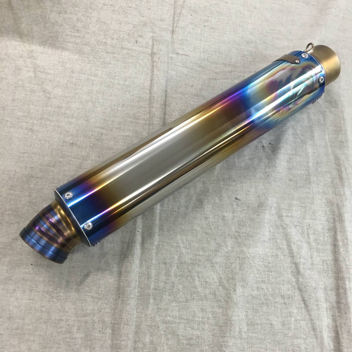 現状品 MAVERICK 汎用サイレンサー Mv83チタングラデーション/400mm/3P 