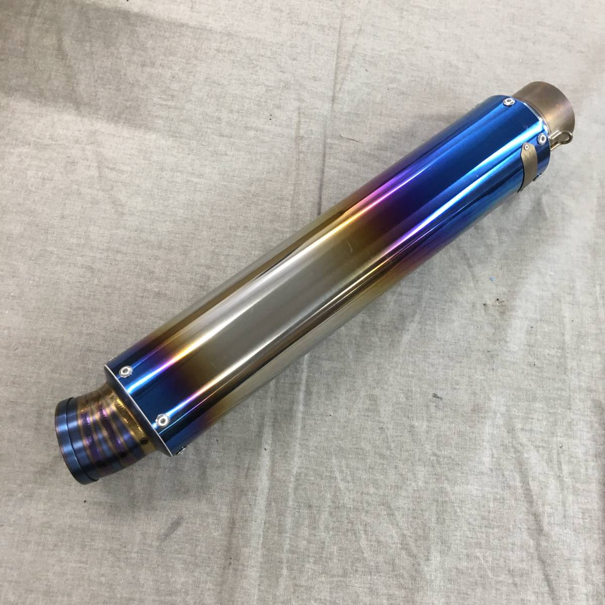 現状品 MAVERICK 汎用サイレンサー Mv83チタングラデーション/400mm/3P 