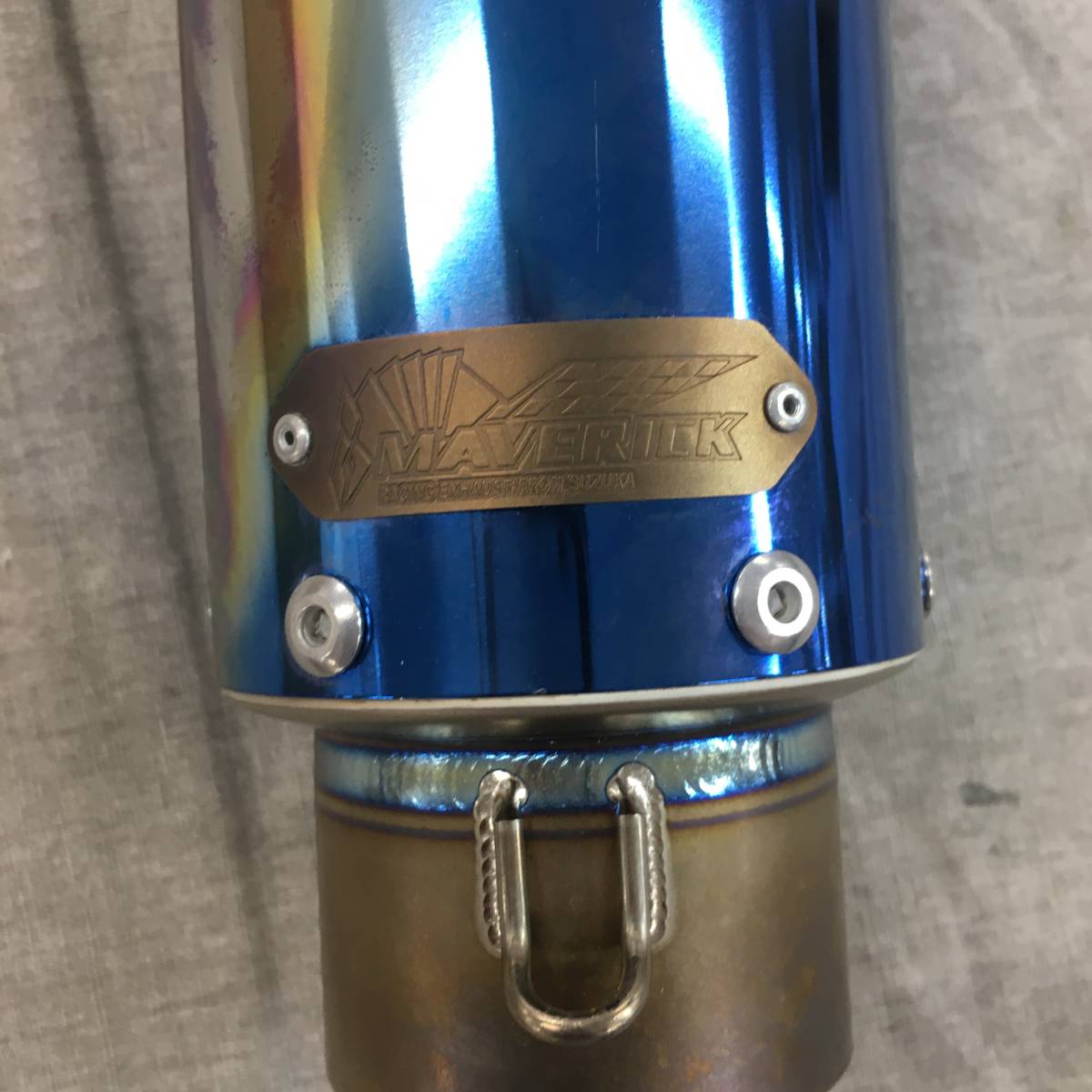 現状品 MAVERICK 汎用サイレンサー Mv83チタングラデーション/400mm/3P 