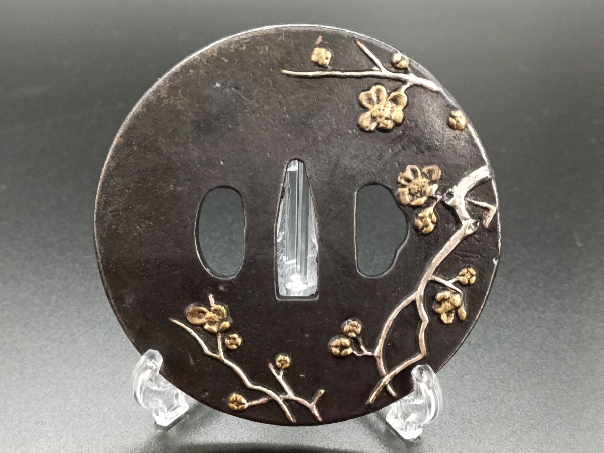81817 日本刀装具 刀鍔 花の図 銅地 細工 絵金銀 鍔 刀の鍔 ツバ 鐔 刀
