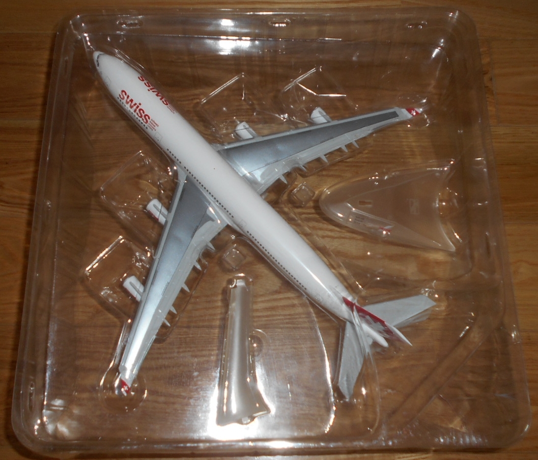 A340-300 Herpa 1⁄200 611336-001 snap-fit スイス Herpa 1/200 スイス航空