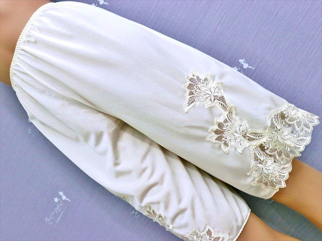 大得価,新作 CY5-749◇/BONNY/ボンニー♪日本製♪NBF*つるさら素材♪たっぷりの花柄刺繍が素敵♪フレアパンツ※一番安価で送料はゆうパケット210円♪