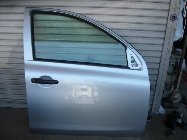 右 フロント ドア マーチ　K13　H25　69000キロ レギュレーター ガラス ヒンジ ハーネス付き　運転席　K23　凹み無し