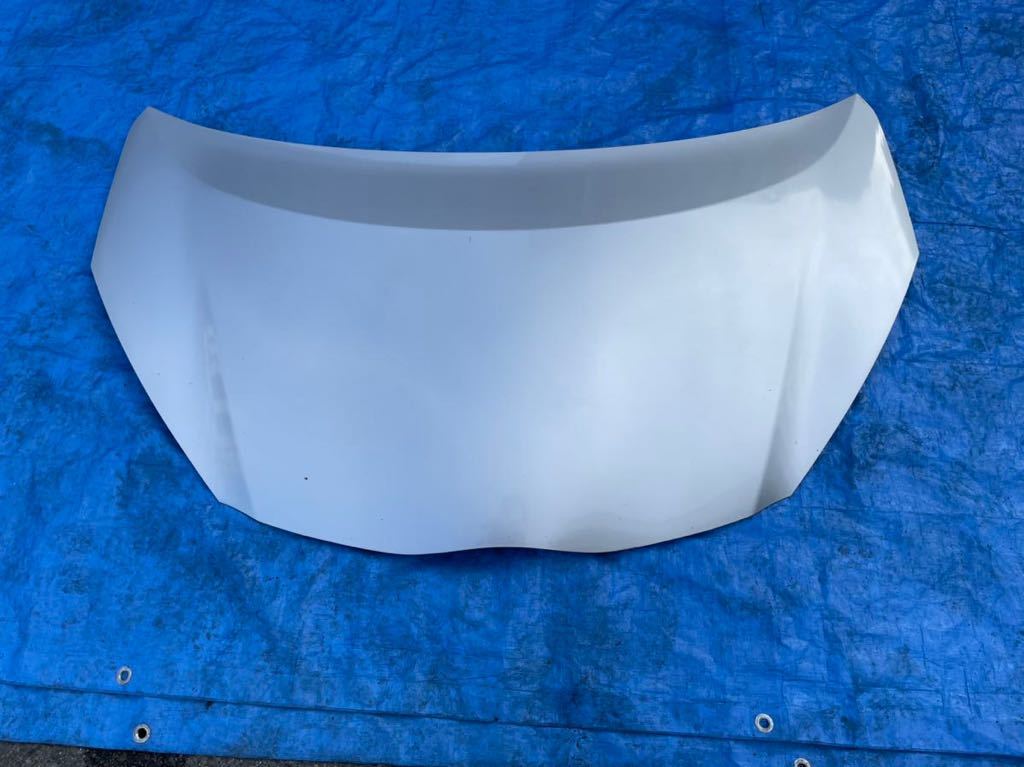 47 トヨタ NHP10 アクア 前期 中期 ボンネット フード 1F7 シルバー