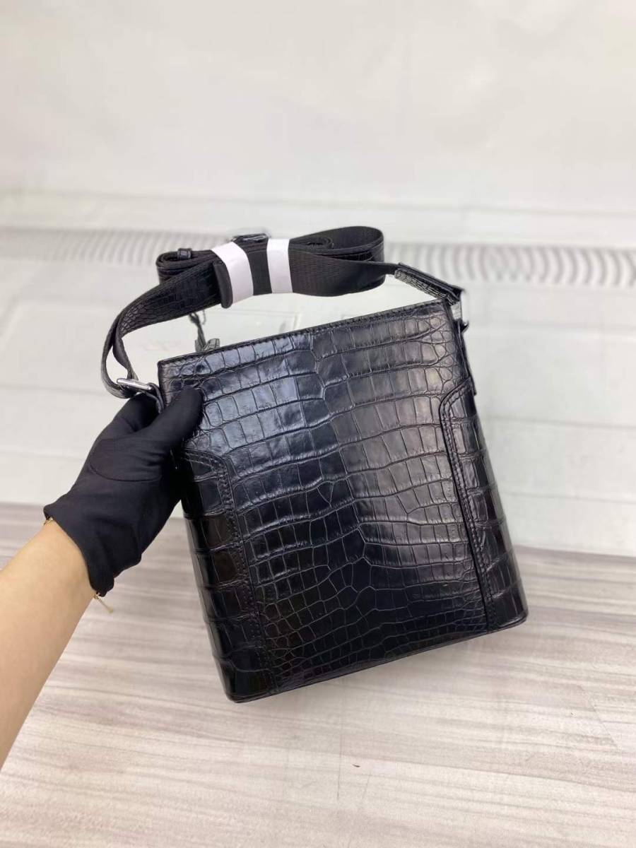 斜めがけ 通勤 クロコダイル本革 ワニレザー メンズショルダーバッグ 肩掛け メッセンジャーバッグ 耐摩耗 腹部革 センター取り ブラック ショルダーバッグ ファッション
