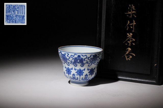 ☆寒椿☆大清乾隆年製　染付茶呑　八宝文　直径約7.5cm　(検)吉祥紋 青華 茶器 唐物 中国美術 古玩