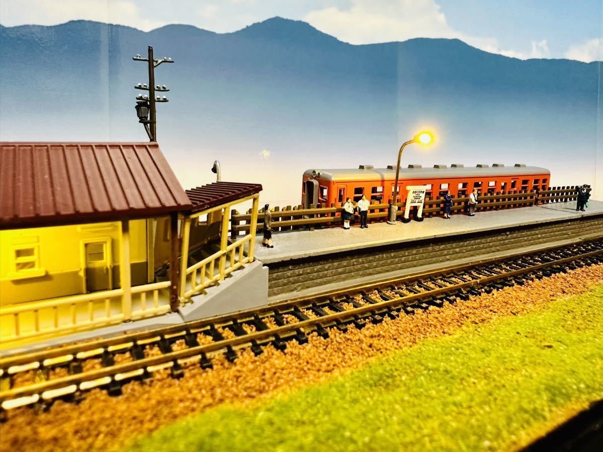 新品 Nゲージ ジオラマ 昭和のローカル駅 レトロ クリアケース 車両