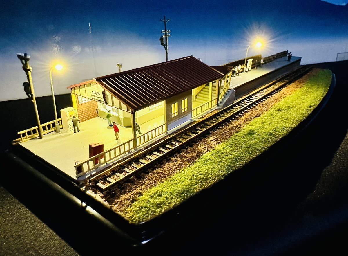 新品 Nゲージ ジオラマ 昭和のローカル駅 レトロ クリアケース 車両