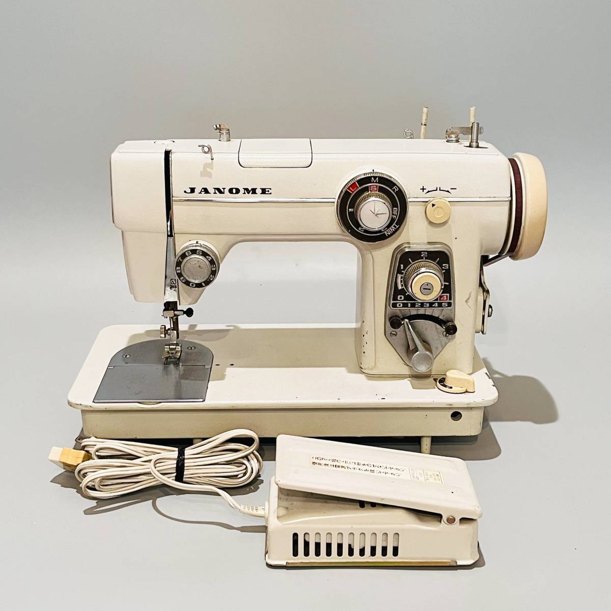 ジャノメミシン美品。 ☆JANOME ジャノメ ミシン Memory Craft 6000 手芸 裁縫 現状品 【公式