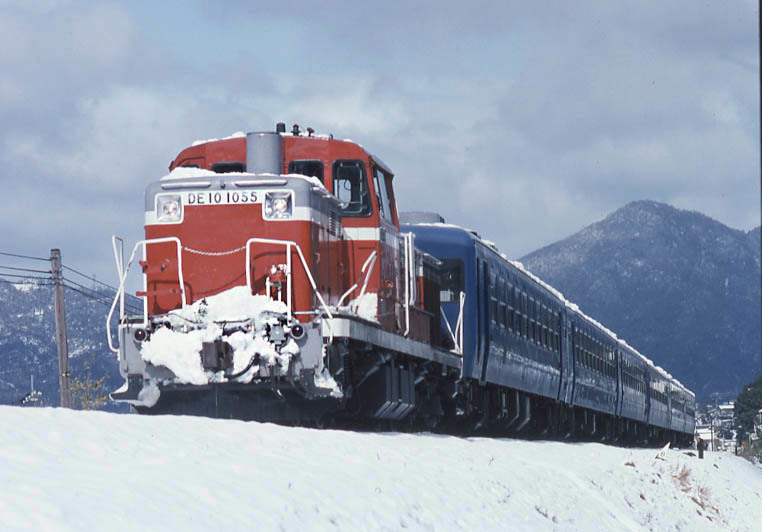 DE10 1055 芸備線 831レ