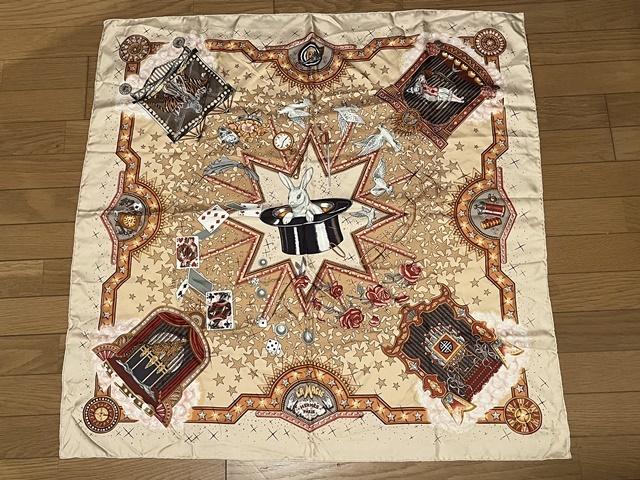 エルメス HERMES カレ90 LA MAGIE マジック 大判スカーフ ベージュ シルク100％ SILK スカーフ ストール うさぎ トランプ ピエロ サーカス