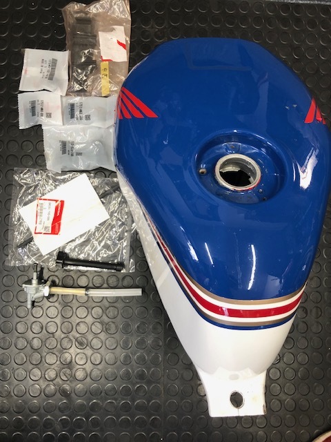 凹みなし!】HONDA NSR250R MC21 純正ガソリンタンク 【公式通販】 凹みなし!】HONDA NSR250R MC21 純正ガソリンタンク 【公式通販】