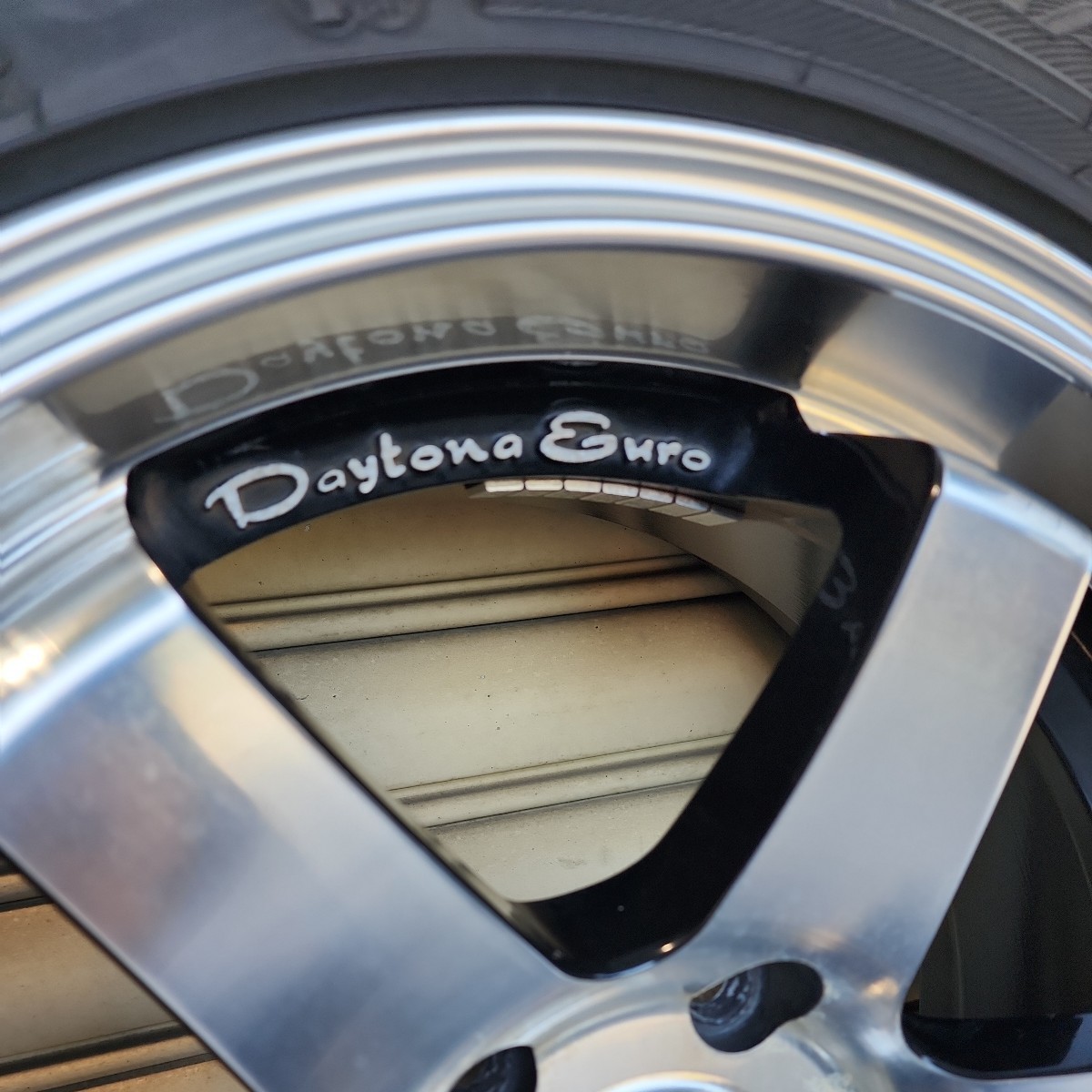 ハイエース ホイール タイヤ デイトナユーロ 18インチ DUNLOP ENASAVE 