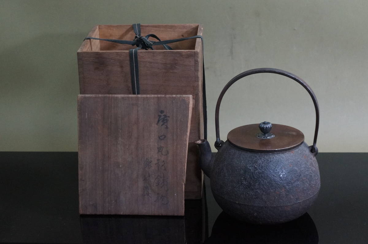 ト滝】秦 蔵六 造 塗金銅 立鼓式 花器 共箱 花入 H18.5cm 華道具 在銘