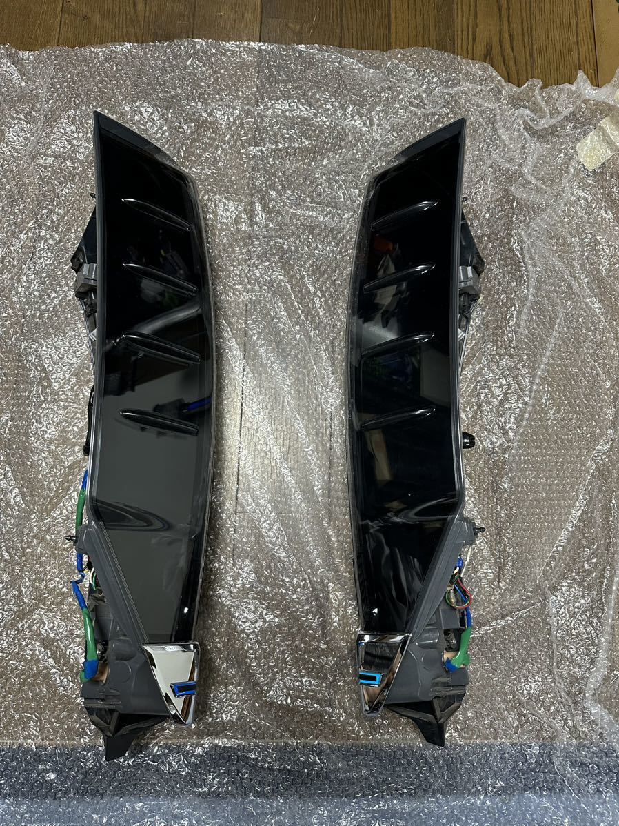 ヴォクシー80 前期ZRR80W 純正テールランプ ヴォクシー 純正 後期 左