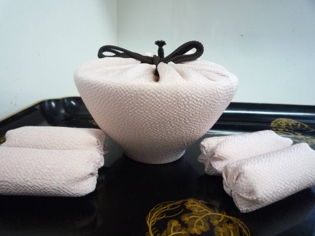 仕覆(しふく)・鬼縮緬に菊花・・34cm・四方柱・手縫い・・隅立て・御物袋・おしふく・