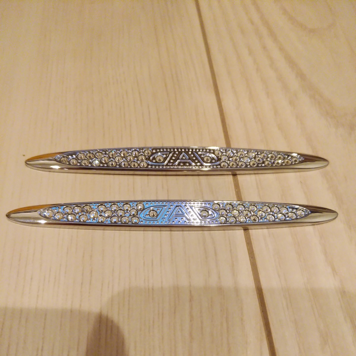 GARSON　DAD D.A.D ラグジュアリー　ドアノブエンブレム　スワロフスキークリスタル　中古美品　2個セット　エンブレム　オーナメント