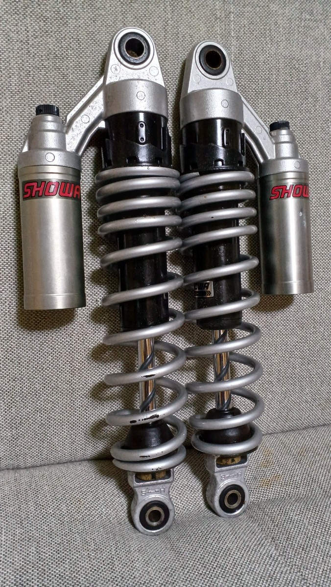 CB400SF NC42 NC39 SHOWA ショーワ製　純正リアサス CB400SF NC42 NC39 SHOWA ショーワ製 純正リアサス SHOWA - CB400SF