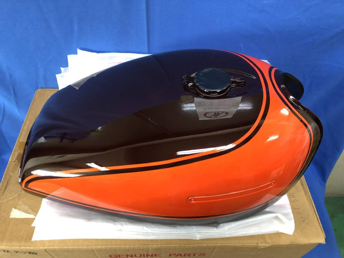 ⑰ 当時物 新品 KAWASAKI カワサキ Z2 Z750RS Z1 Z2 ガソリンタンク 51002-018-96 火の玉 外プレス ロングピッチ 750RS - カワサキ ～“ゼッツー（Z2）”は一度死に (Z2)｜開運！なんでも鑑定団｜テレビ東京 左側