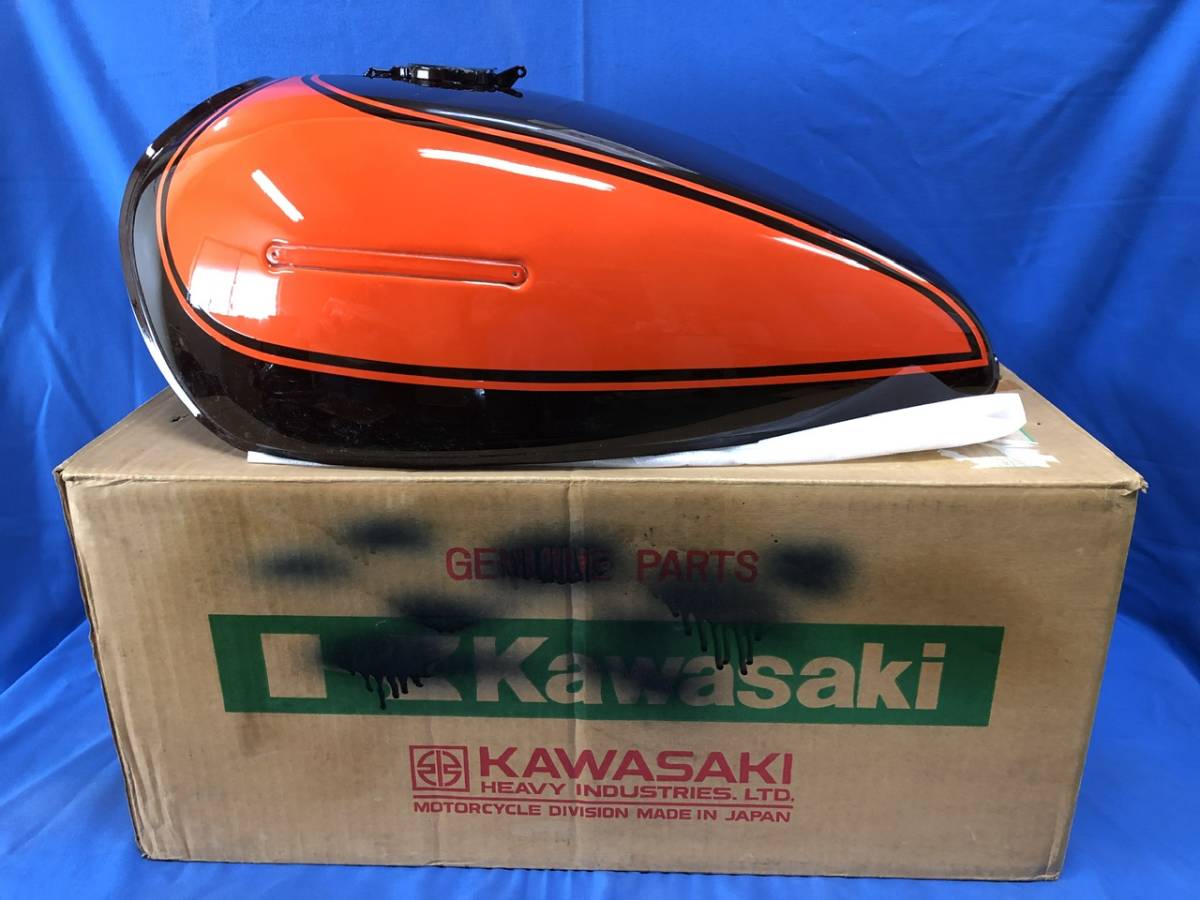 ⑰ 当時物 新品 KAWASAKI カワサキ Z2 Z750RS Z1 Z2 ガソリンタンク 51002-018-96 火の玉 外プレス ロングピッチ 750RS - カワサキ ～“ゼッツー（Z2）”は一度死に (Z2)｜開運！なんでも鑑定団｜テレビ東京 左側