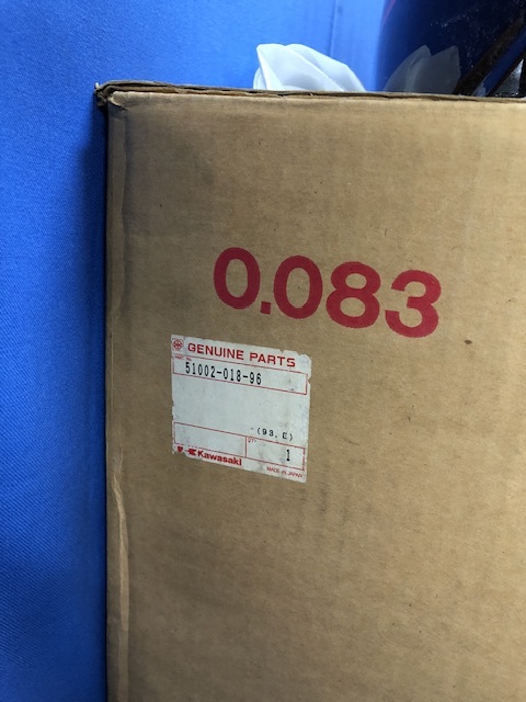 ⑰ 当時物 新品 KAWASAKI カワサキ Z2 Z750RS Z1 Z2 ガソリンタンク 51002-018-96 火の玉 外プレス ロングピッチ 750RS - カワサキ ～“ゼッツー（Z2）”は一度死に (Z2)｜開運！なんでも鑑定団｜テレビ東京 左側
