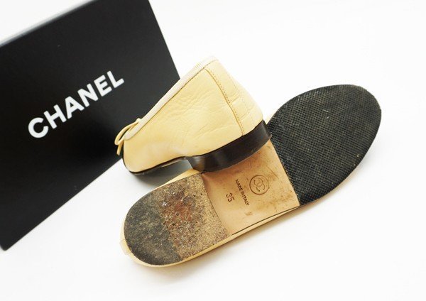 CHANEL フラットシューズ ベージュ・黒 CHANEL フラットシューズ ベージュ/黒 22 - メルカリ