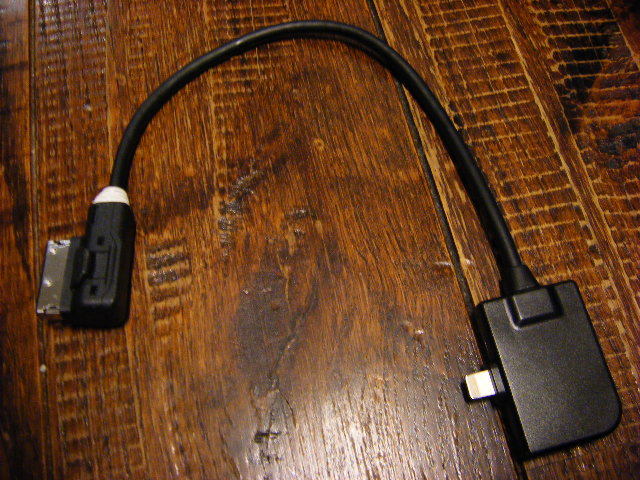 ★ 送料無料 ★ AUDI/アウディ A4 ALLROAD QUATTRO/オールロードクワトロ（8KC/B8) MEDIA-IN USBケーブル (4F0 051 510 AC)