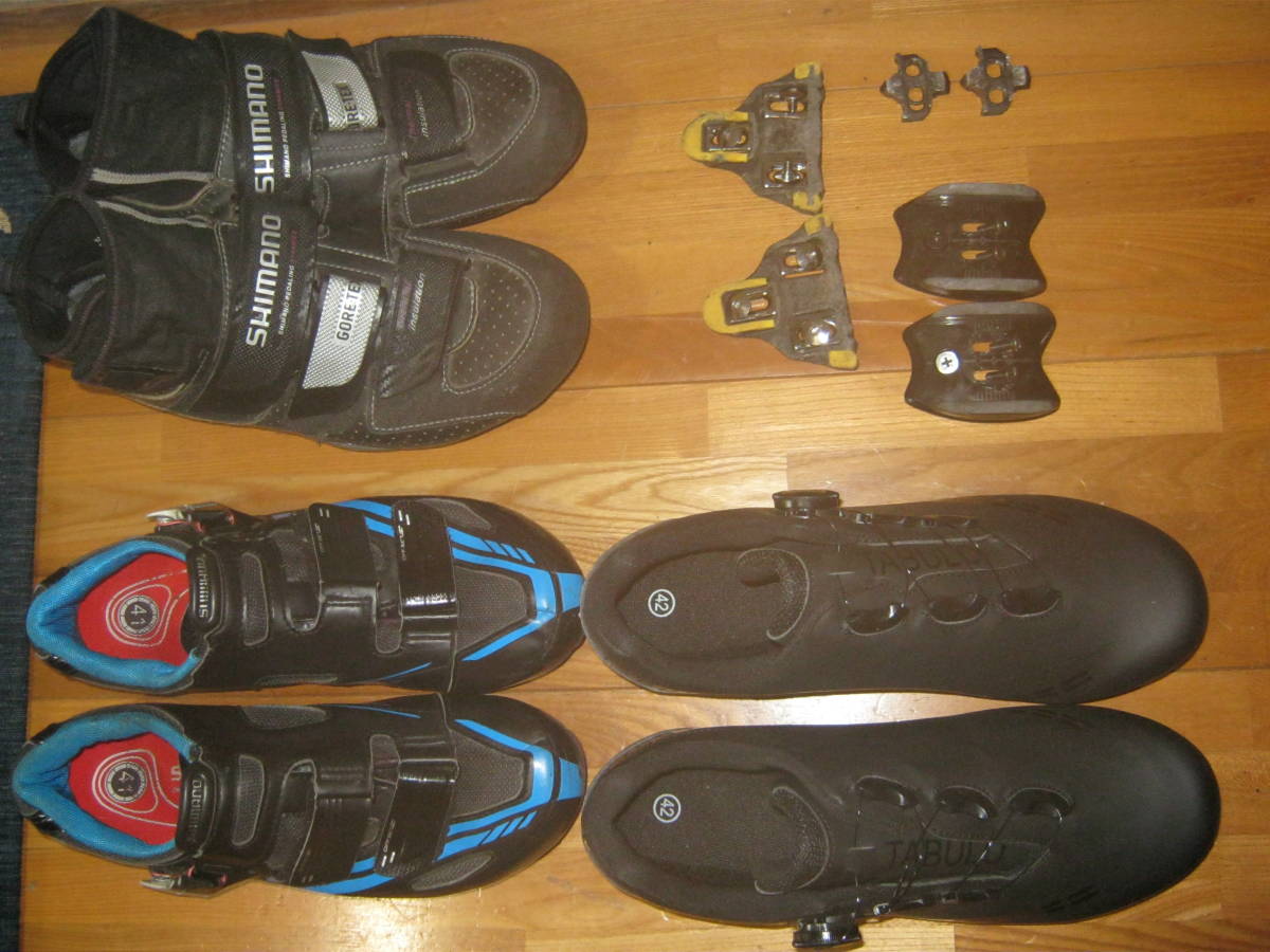 中古：シマノSH-R107＆SH-RW80（両方サイズ41） 新品：謎メーカ製TABULO（サイズ42）