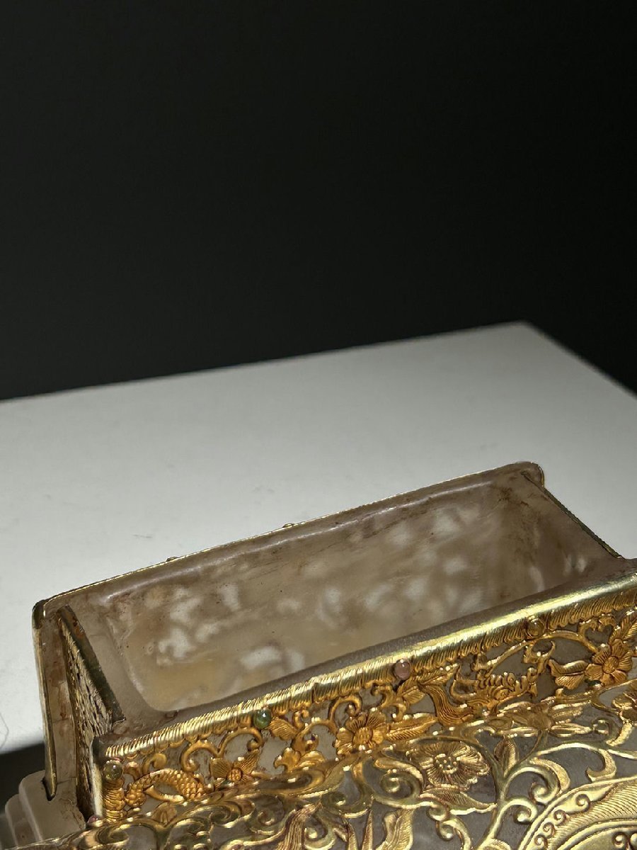 錦間】蔵出し品 R010漢時代 古水晶 水晶嵌銀塗金鏨刻 水晶棺 古置物 