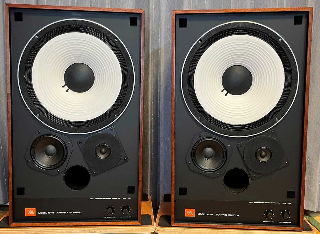 送料無料！『JBL　4311B　ペア　完全オーバーホール済み！ネット張替え・エンクロージャーツキ板一部修正・塗装済み！6ヶ月保証付き！』