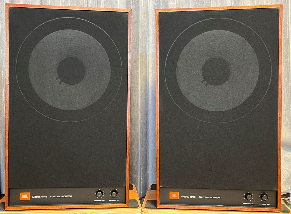送料無料！『JBL　4311B　ペア　完全オーバーホール済み！ネット張替え・エンクロージャーツキ板一部修正・塗装済み！6ヶ月保証付き！』