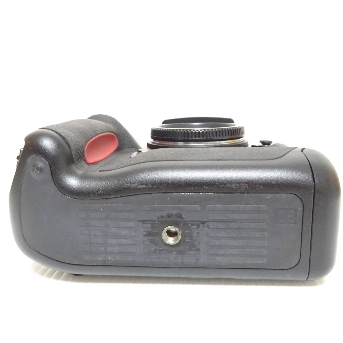 横浜/2083241】 Nikon F5 フィルム一眼カメラ 箱付き 蓋F6 動作未確認
