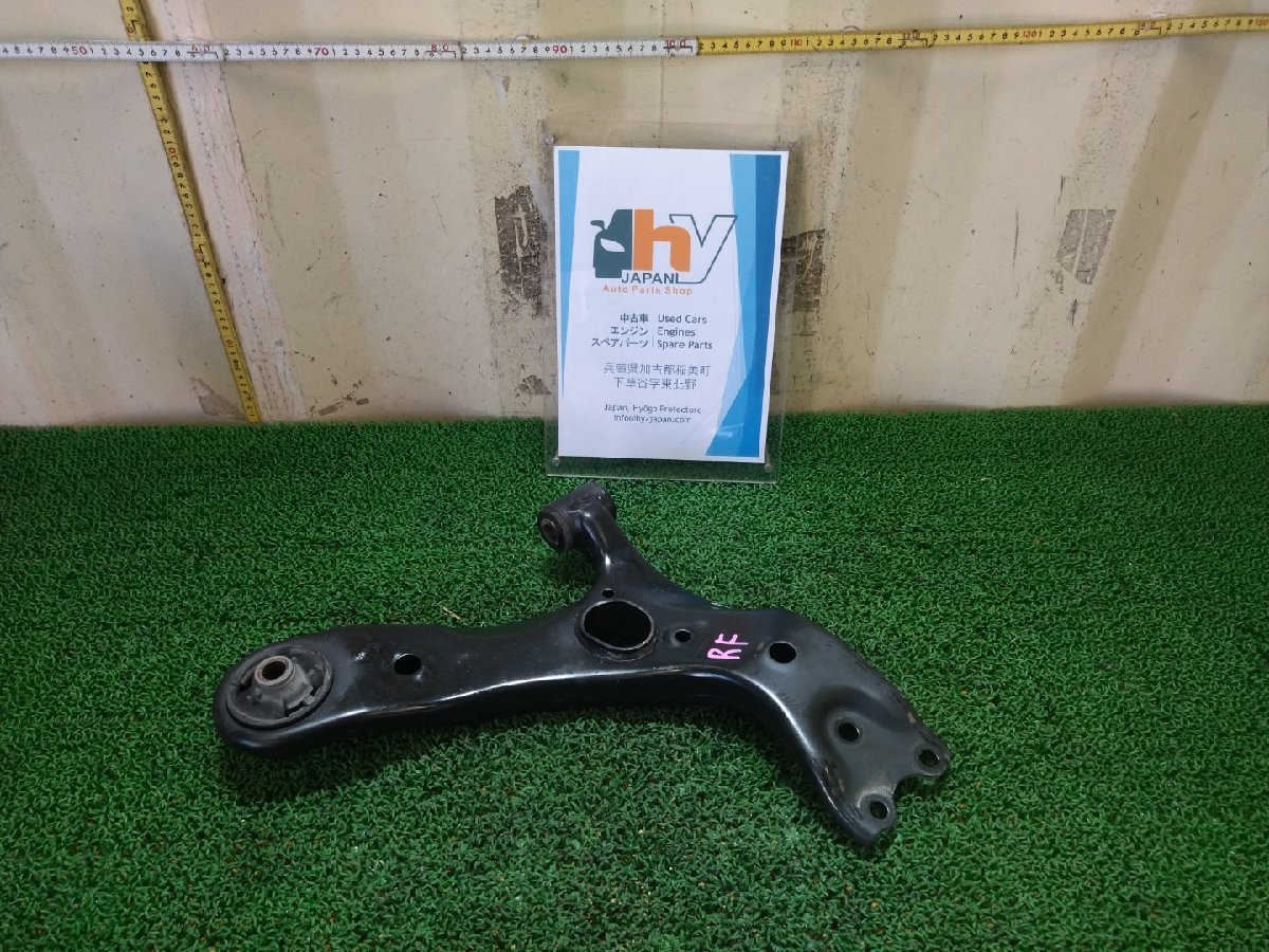 トヨタ　フロントロアコントロールアーム　右　プリウスa　走行 114804 Km　DAA-ZVW41W　 2013　中古　48068-12300　#hyj　NSP39429
