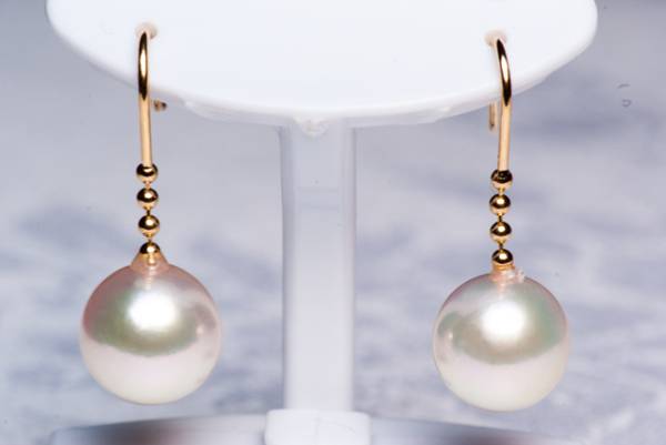 ☆今月の大特価高級花珠カラーあこや真珠8.0～7.5mmK18YGチエ-ンフックピアス